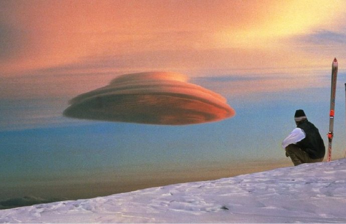 氣象科普館常見展示天氣-->砧狀云